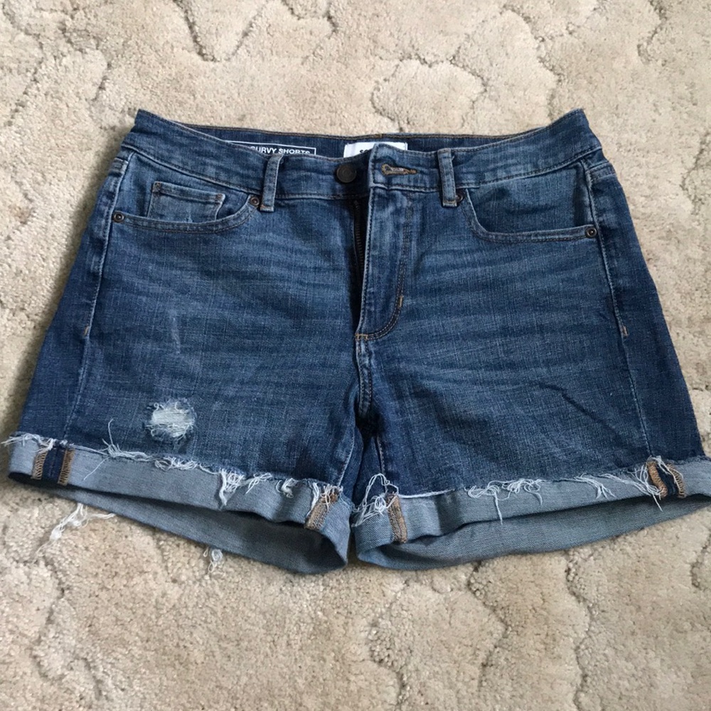 Women’s size 6 curvy jean shorts